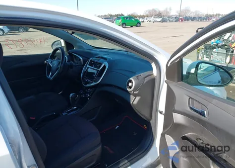 2019 Chevrolet Sonic Lt Auto z USA, uszkodzony, nr VIN 1G1JD6SB6K4140021